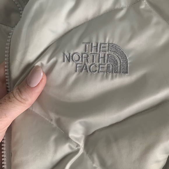 North Face Women’s Puffer Off White Down Jacket - Picture 2 of 4